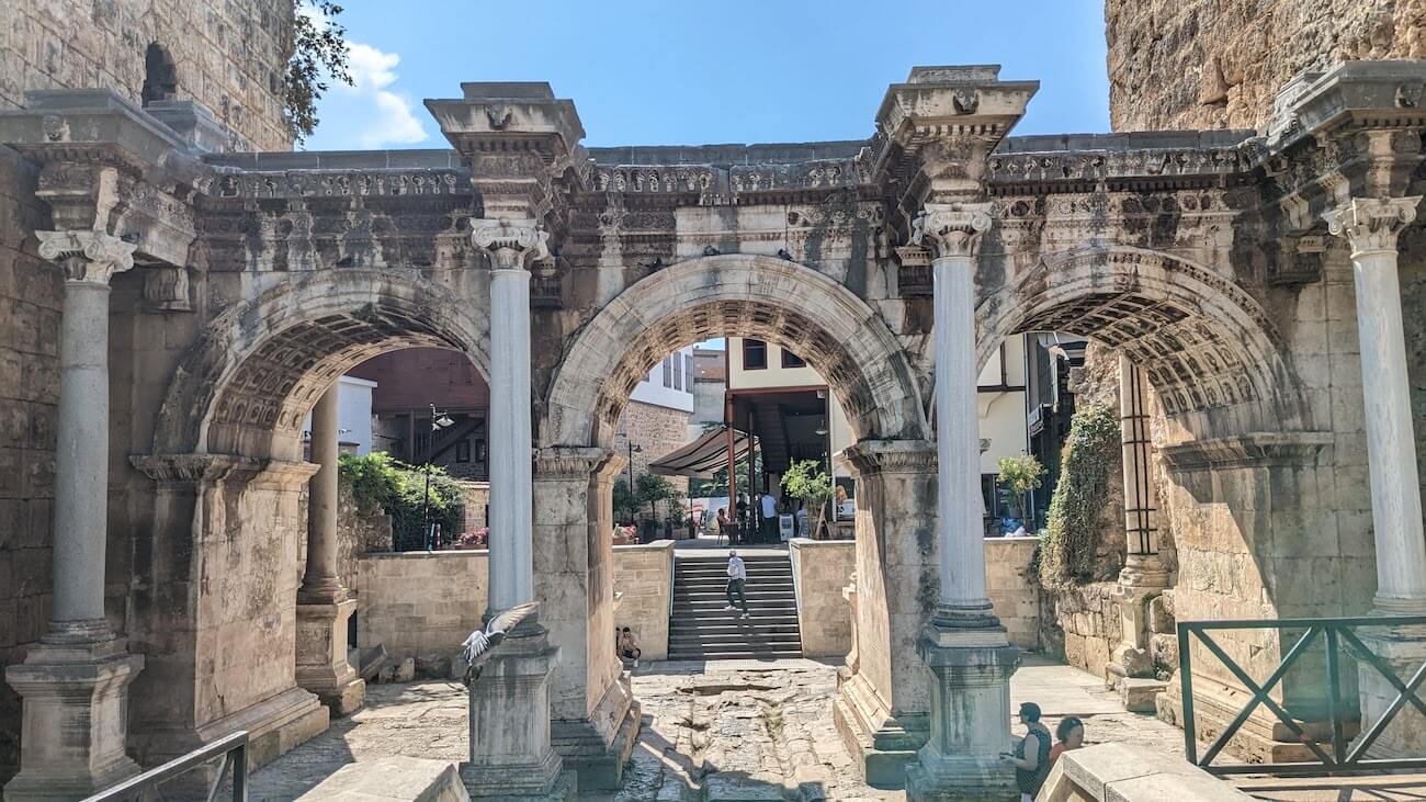 hadrians_gate1