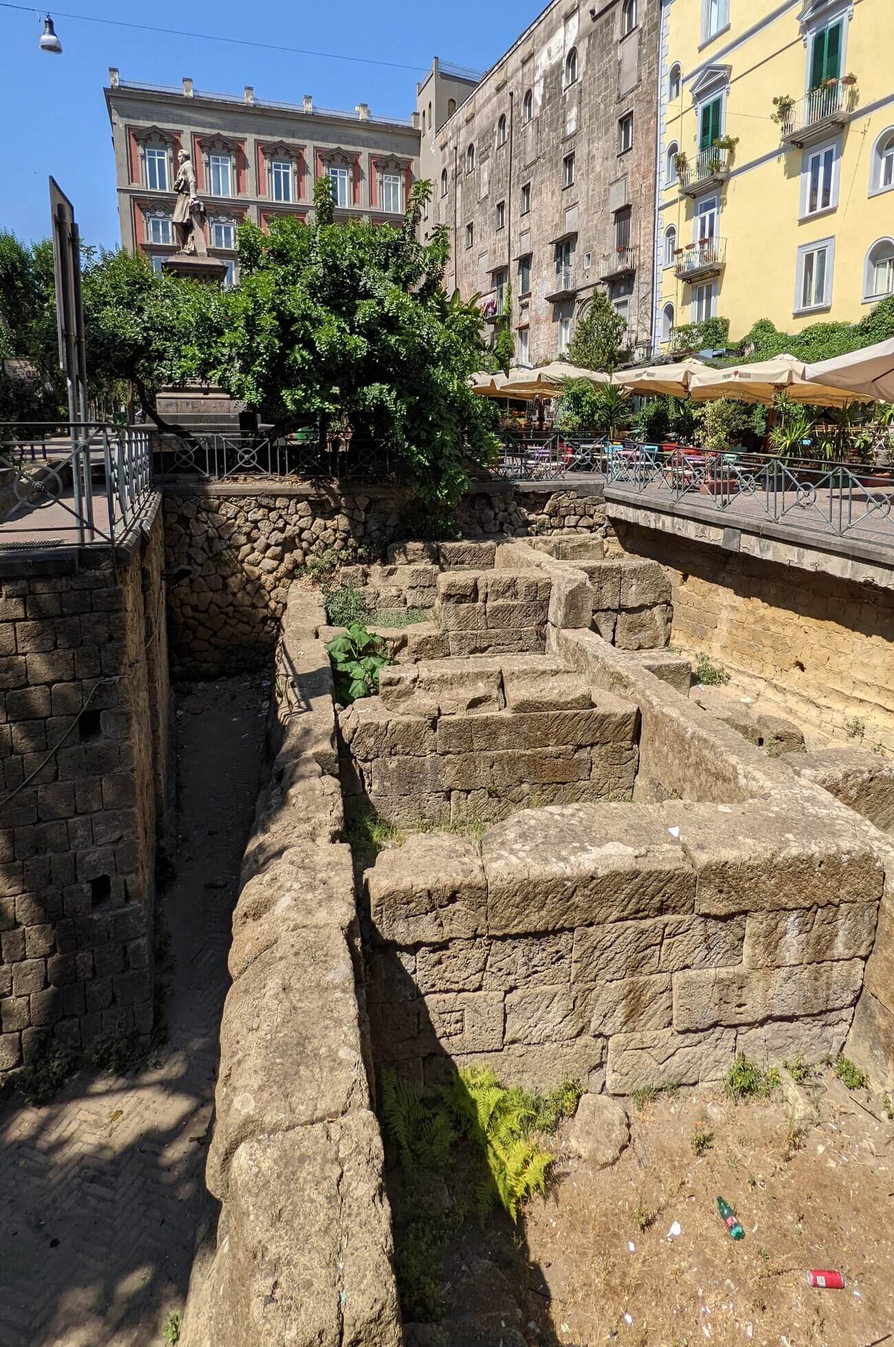 piazza_bellini1
