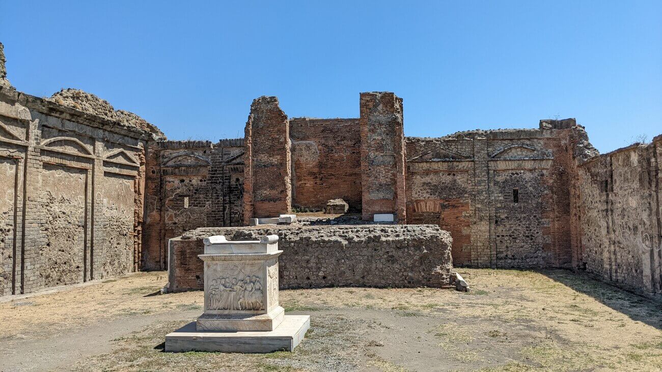 tempio_di_vespasiano1