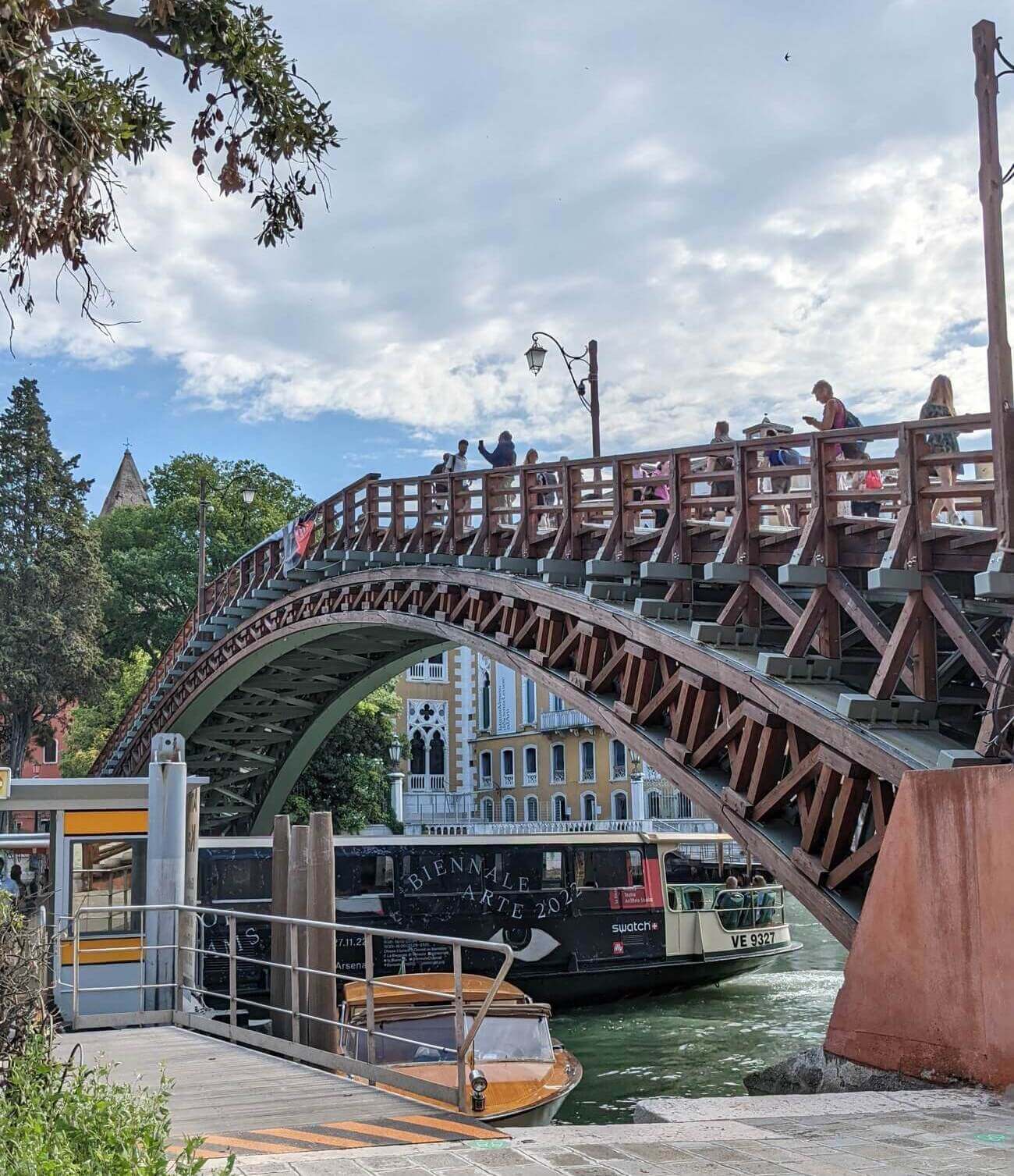academia_bridge1